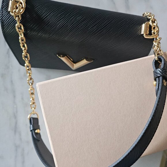 Louis Vuitton Twist Shoulder Bag MM Black Leather Epi - Picture 9 of 11